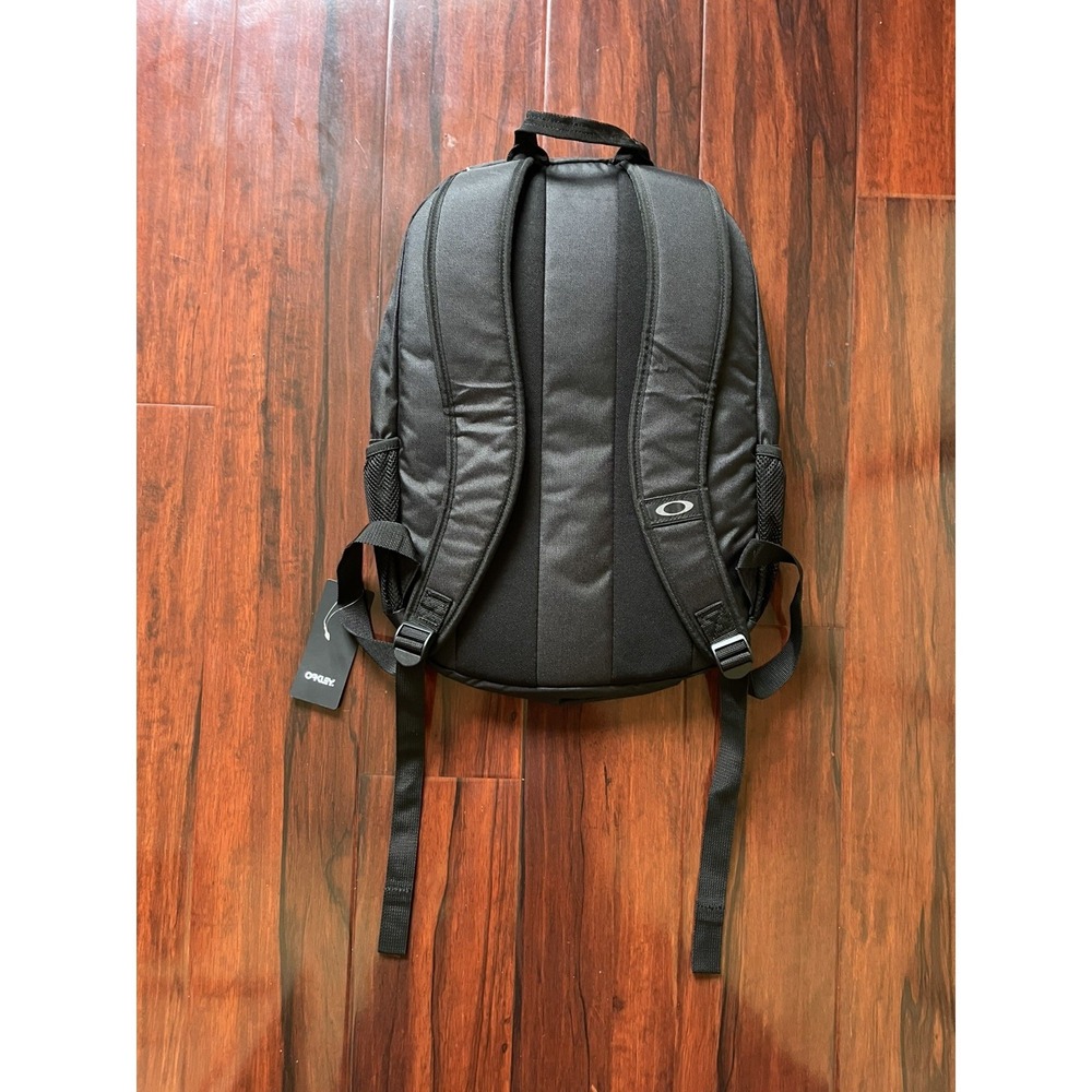 Oakley Enduro 3.0 20L Men's Backpack Blackout Black  BRAND NEW W/ TAGS - Picture 7 of 10